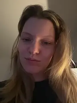 LucianaCas – webcam model profile photo Image 16