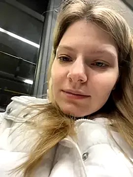 LucianaCas – webcam model profile photo Image 17