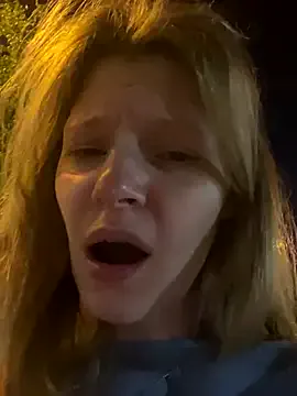 LucianaCas – webcam model profile photo Image 3