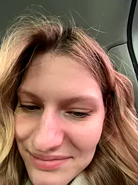 LucianaCas – webcam model profile photo Image 5