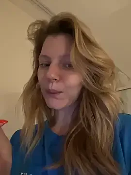 LucianaCas – webcam model profile photo Image 9