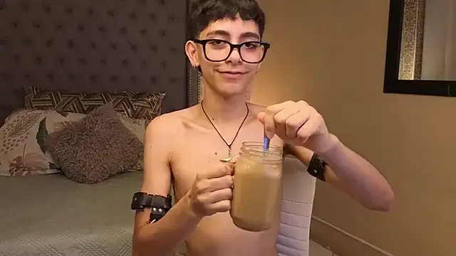 AmiiraSkky – webcam model profile photo Image 15