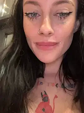 LT-333 – webcam model profile photo Image 10