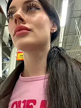 LT-333 – webcam model profile photo Image 13