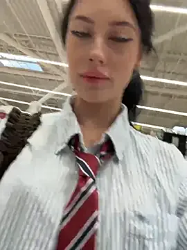 LT-333 – webcam model profile photo Image 17