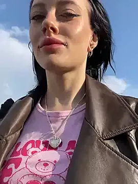 LT-333 – webcam model profile photo Image 2