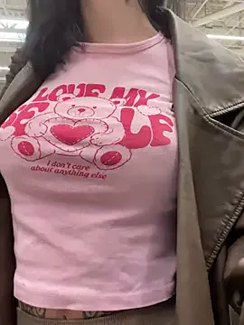 LT-333 – webcam model profile photo Image 4