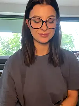 Red_Lola – webcam model profile photo Image 12