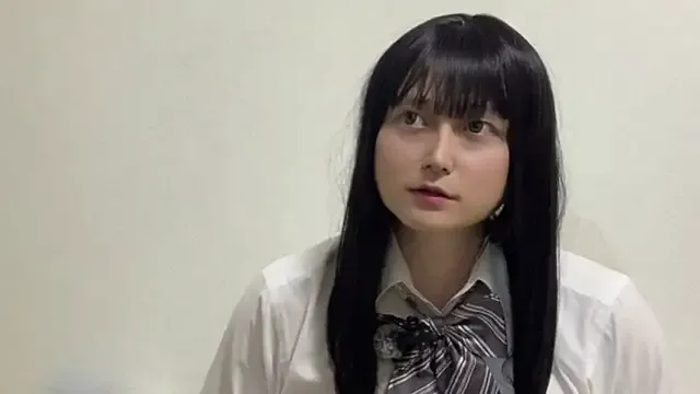 LoisLayne – webcam model profile photo Image 2