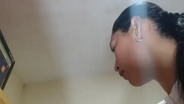 Zemer_secret51 webcam show Image 4