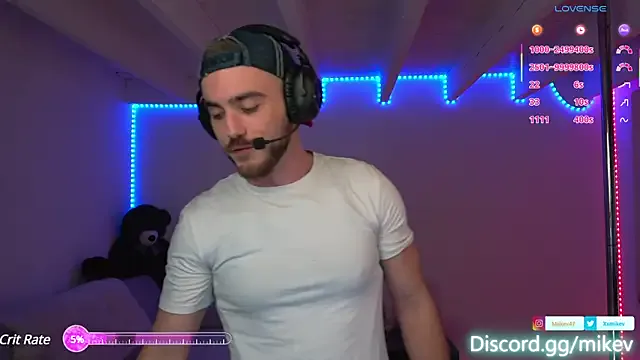 Hottyhousewife18 – webcam model profile photo Image 3