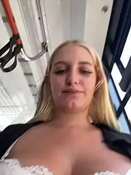 Kendra_Mom – webcam model profile photo Image 6