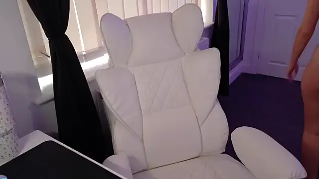 CarleeVelvet – webcam model profile photo Image 11