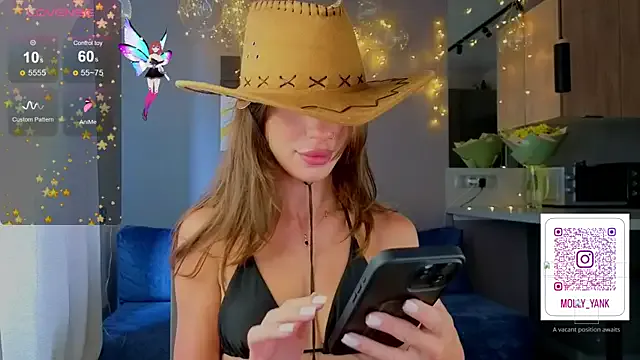 akamilasweetcm101 – webcam model profile photo Image 3