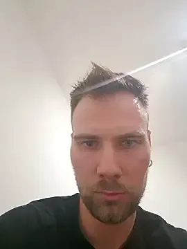 nmnk_CH – webcam model profile photo Image 15