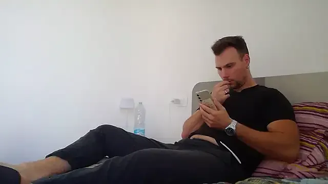 nmnk_CH – webcam model profile photo Image 2