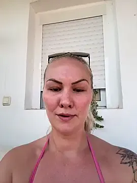 CarleeVelvet – webcam model profile photo Image 5