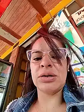 AmandaMartinez – webcam model profile photo Image 2