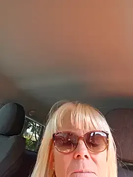 LizaGold40 – webcam model profile photo Image 2