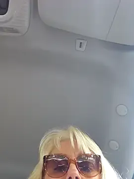 LizaGold40 – webcam model profile photo Image 3