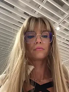 NaughtyNinky webcam show