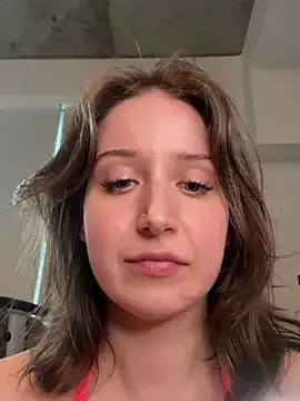 LadyV44 – webcam model profile photo Image 8