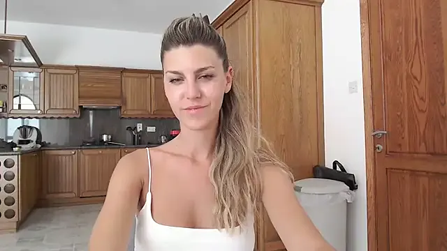 LynxRosenn – webcam model profile photo Image 2