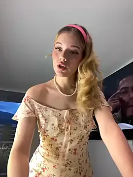 akamilasweetcm101 – webcam model profile photo Image 15