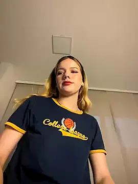 akamilasweetcm101 – webcam model profile photo Image 9