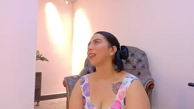 CarleeVelvet – webcam model profile photo Image 12