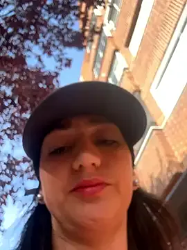 LaytonBox – webcam model profile photo Image 14