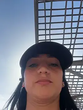 LaytonBox – webcam model profile photo Image 16