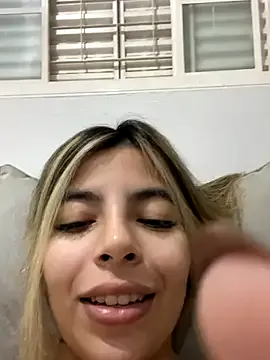 AryaMyers – webcam model profile photo Image 4