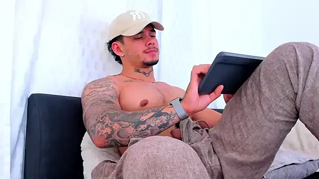 19xTHAxGOD – webcam model profile photo Image 16