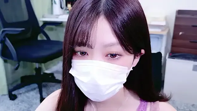 Crelly – webcam model profile photo Image 15