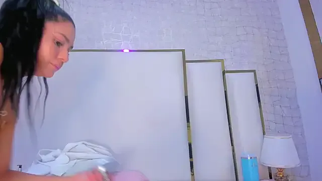 CarleeVelvet – webcam model profile photo Image 4