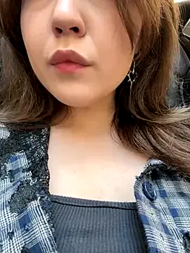 NovaSwan – webcam model profile photo Image 3