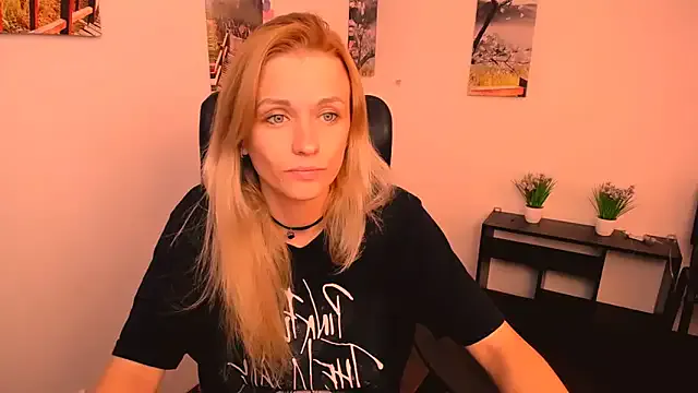 ToriMayer – webcam model profile photo Image 13