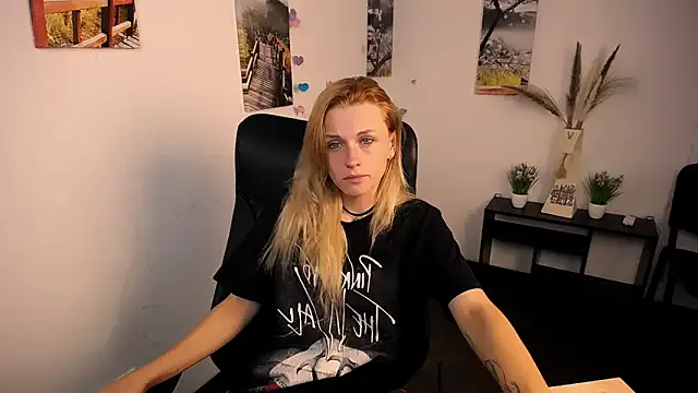 ToriMayer – webcam model profile photo Image 14