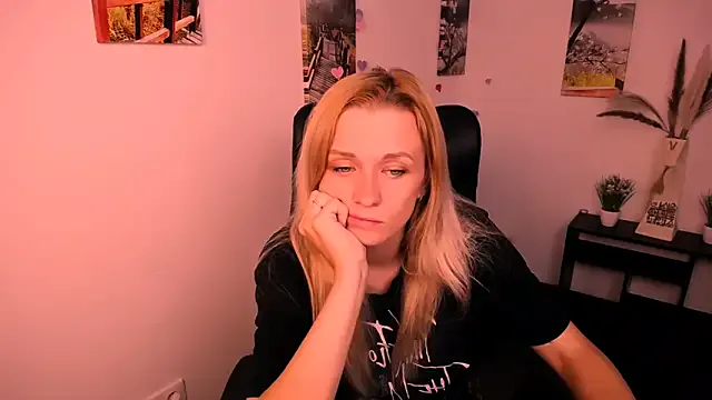 ToriMayer – webcam model profile photo Image 16