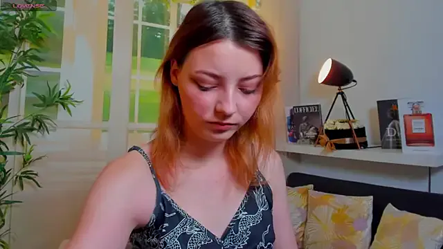 SarhaParcker – webcam model profile photo Image 2