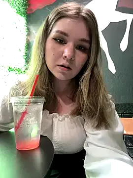 akamilasweetcm101 – webcam model profile photo Image 2