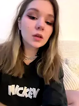 akamilasweetcm101 – webcam model profile photo Image 9