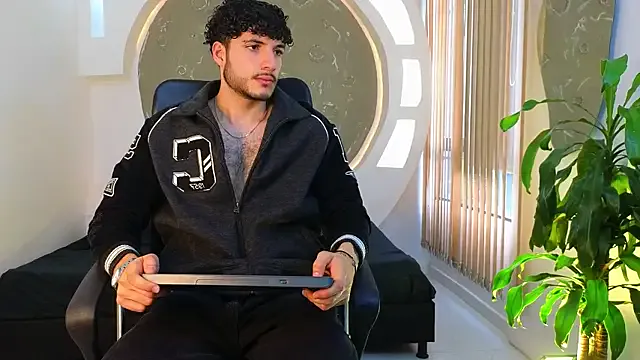 19xTHAxGOD – webcam model profile photo Image 7