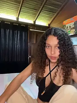 akamilasweetcm101 – webcam model profile photo Image 8