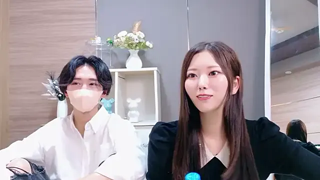 LoisLayne – webcam model profile photo Image 18