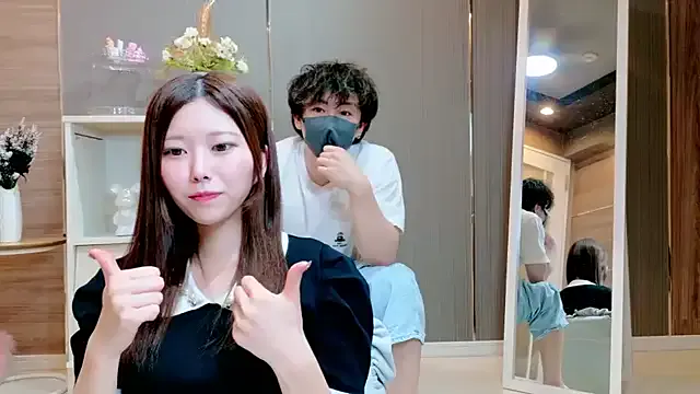 LoisLayne – webcam model profile photo Image 9