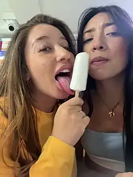 IORio2 – webcam model profile photo Image 15