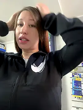 IORio2 – webcam model profile photo Image 18