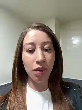 IORio2 – webcam model profile photo Image 5